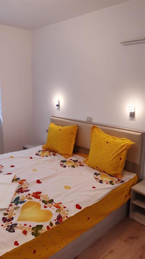 Calypso Rooms Făgăraş Exterior foto