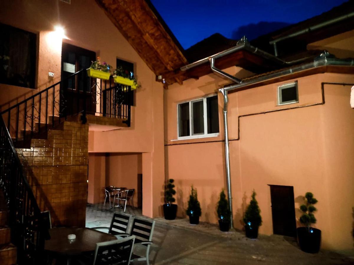 Calypso Rooms Făgăraş Exterior foto